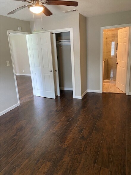 Building Photo - 5018 Kenilwood Dr