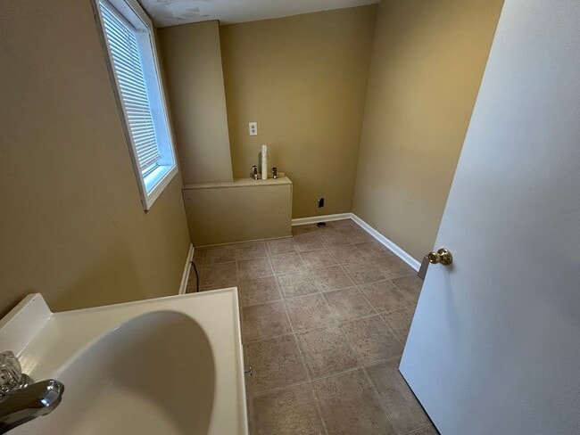 Building Photo - 1122 Tamm St