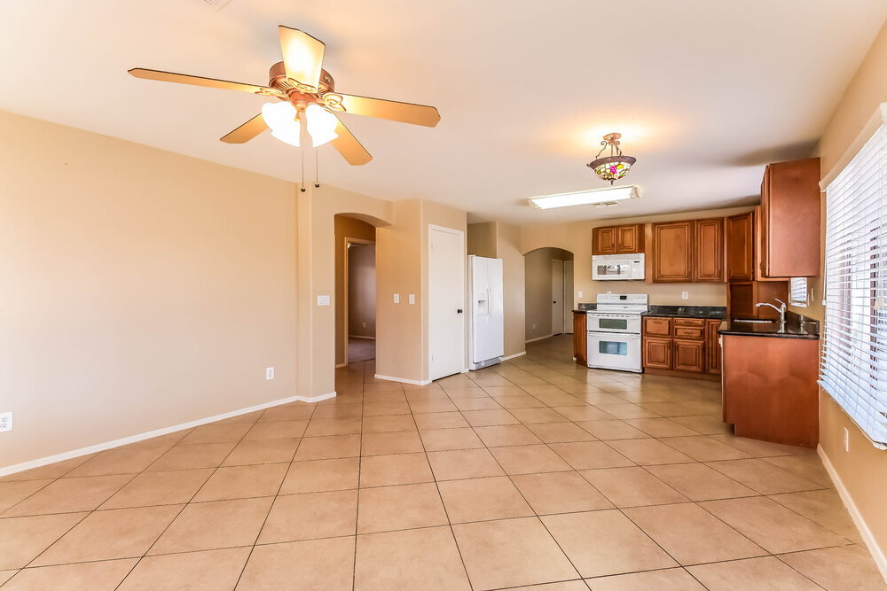 Building Photo - 10653 W Poinsettia Dr