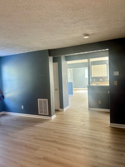 Building Photo - 314 Sutton Ct