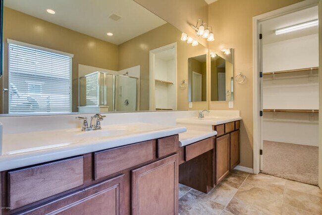Building Photo - 3 Bedroom - 2 Bath plus Den - 2224 Sq. Ft....