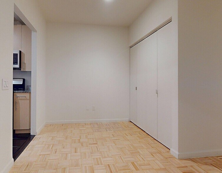 Building Photo - Washington Street