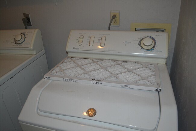 Building Photo - 3561 Sedona Loop