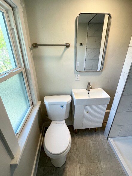 Building Photo - 4518 Ashland Ave