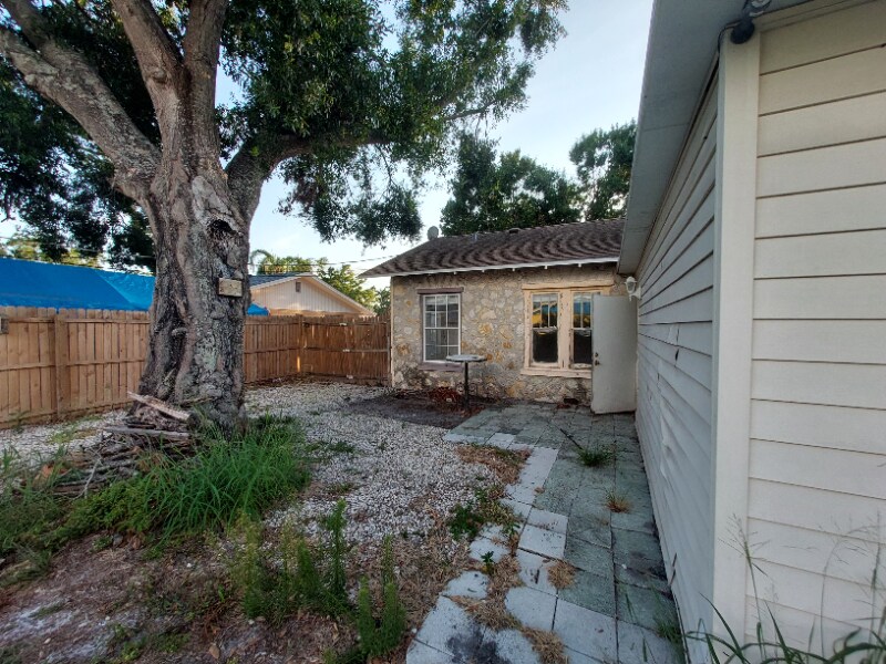 Building Photo - 2713 5th St W