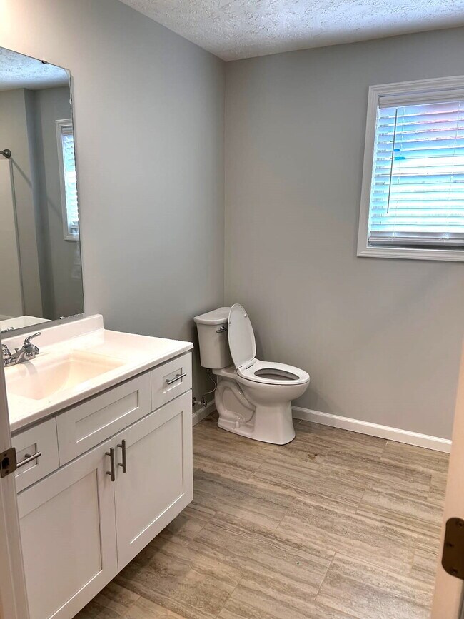 Building Photo - Charming 3-Bedroom House on Stallings Rd w...