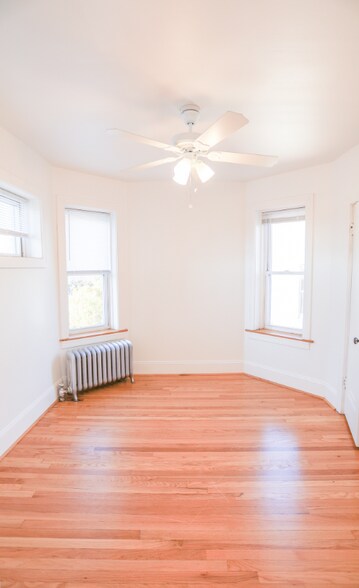 Building Photo - 4811 N Ashland Ave