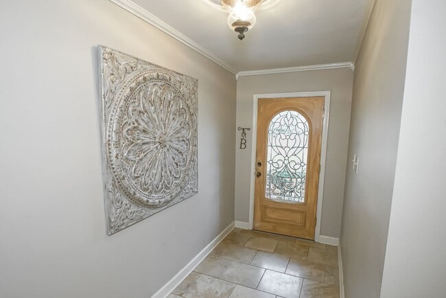 Building Photo - Well maintained 4 Bed home near Woman's Hospital