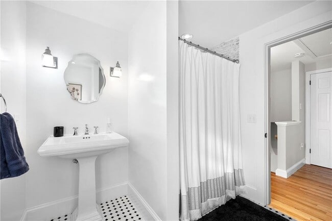 Building Photo - 138 Carroll Ave