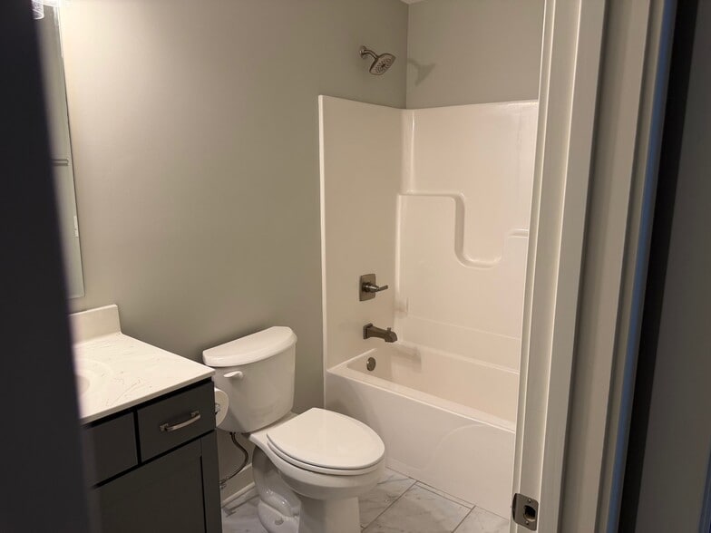 Building Photo - 9351 Woodgate Circle