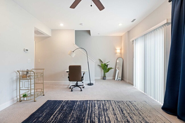 Building Photo - 1010 Falling Rock Pl