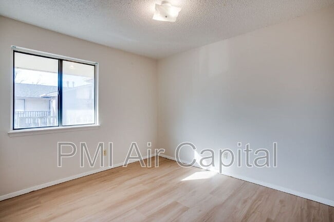 Building Photo - 535 S Lulu Ave