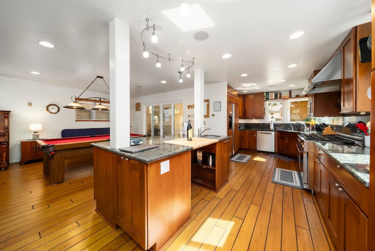 Building Photo - 3464 Carlsbad Blvd