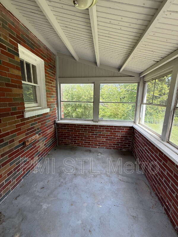 Building Photo - 2134 Rosebud Ave