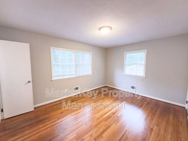 Building Photo - 544 Ellynn Dr