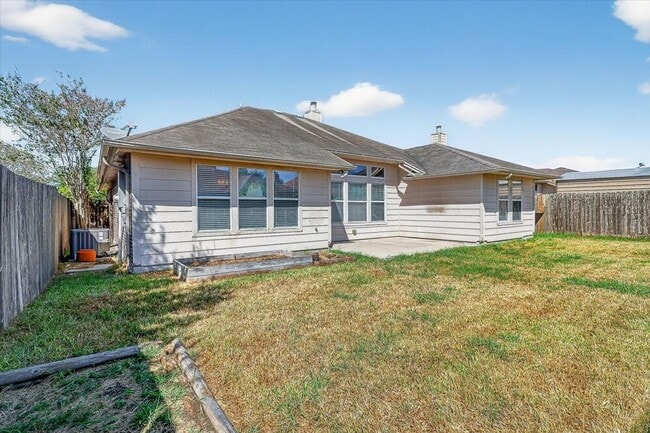 Building Photo - 5933 Brightwood Dr