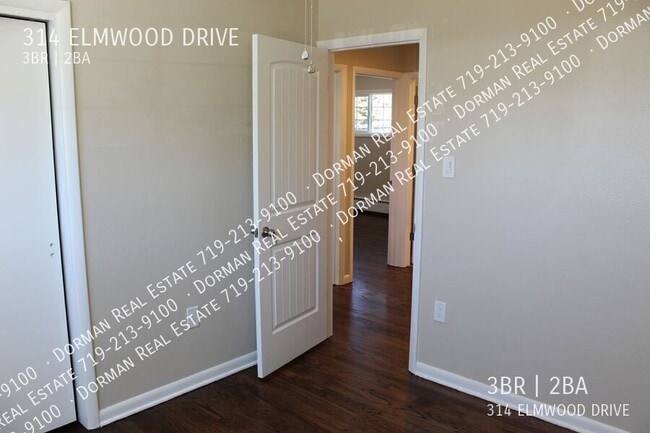 Building Photo - 314 Elmwood Dr