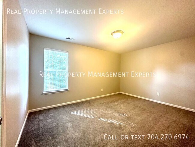 Building Photo - 14221 Lake Crossing Dr