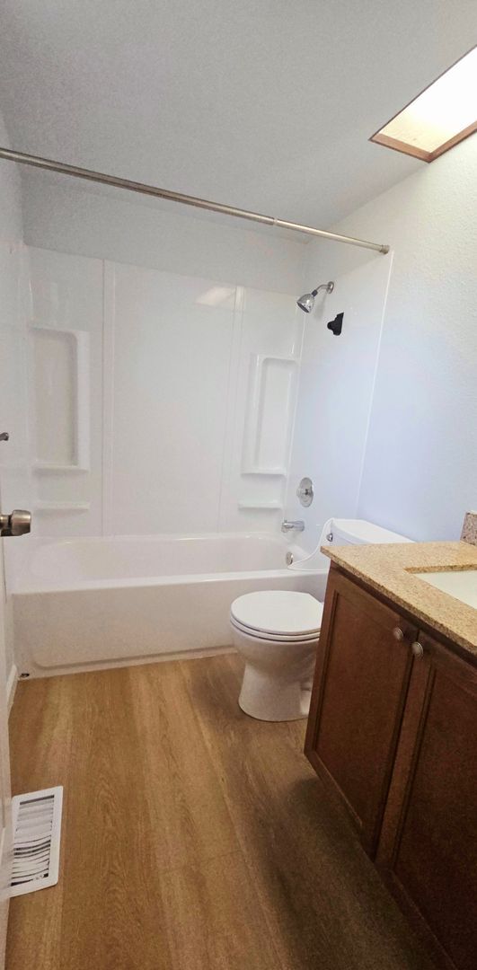 Building Photo - 4 bedroom Home on Highland Golf Course APPLICATION PENDING