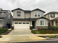 Building Photo - Beautiful 4 Bedroom 3 Bath Brentwood Home