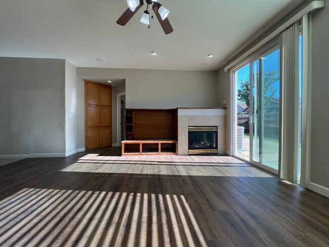 Building Photo - Gorgeous Stonecreek Home!