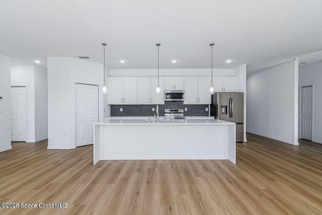 Building Photo - 1398 Saxony Rd SW