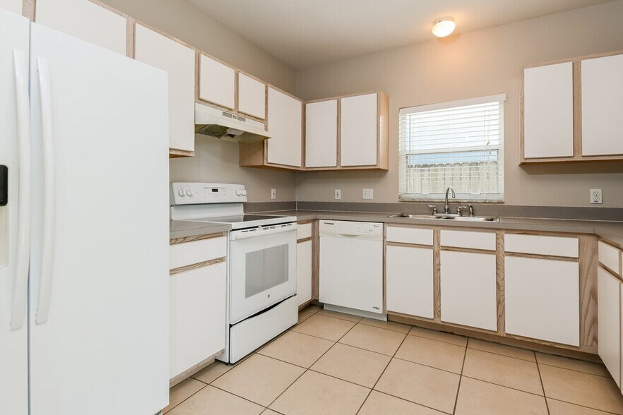 Building Photo - 354 Daniels Pointe Dr