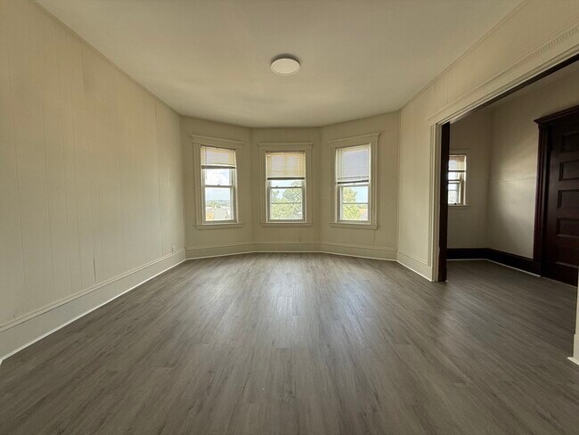 Building Photo - 405 Ferry St