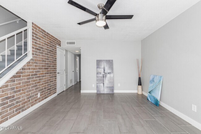 Building Photo - 4220 E Almeria Rd