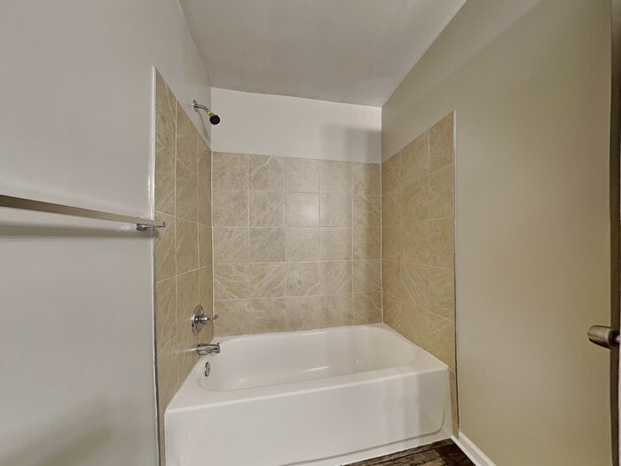 Building Photo - 657 Shore Dr