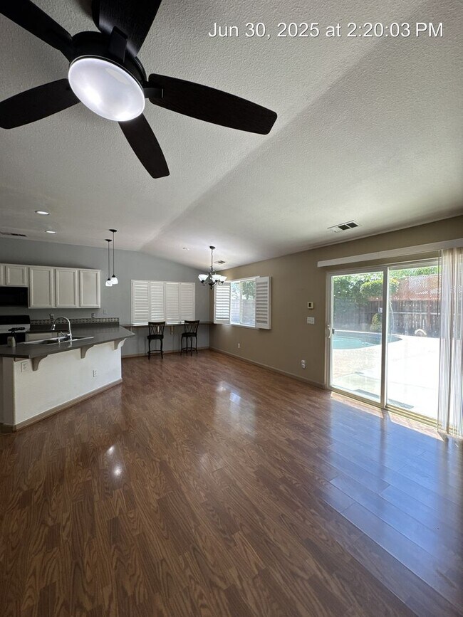 Building Photo - 3969