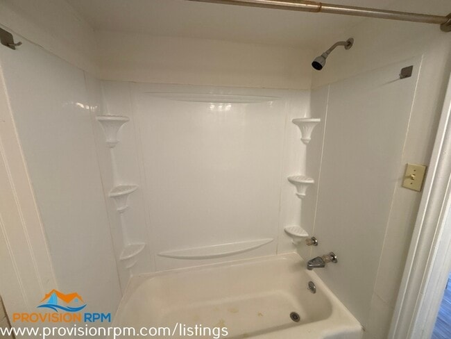 Building Photo - 1000 Linda Lee Dr