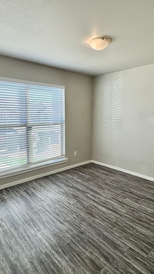 Building Photo - 2121 N Avenue J