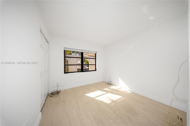 Building Photo - 14065 SW 48th Terrace