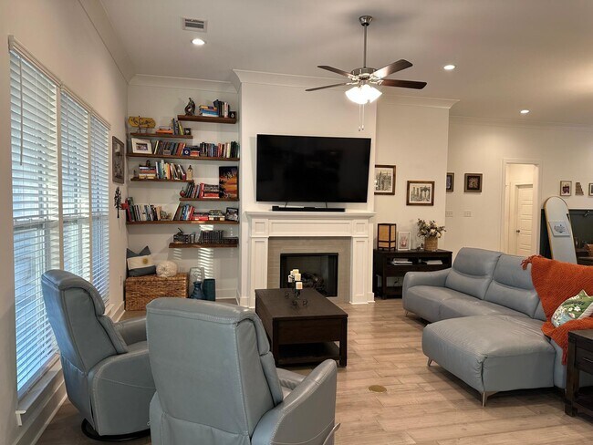 Building Photo - 39249 High Creek Dr