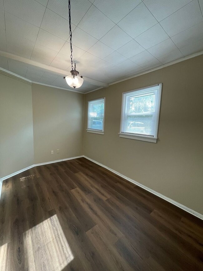 Building Photo - $1050 month/deposit Rare find! Remodeled 3bd Ranch 2 car garage in Savage Addition!