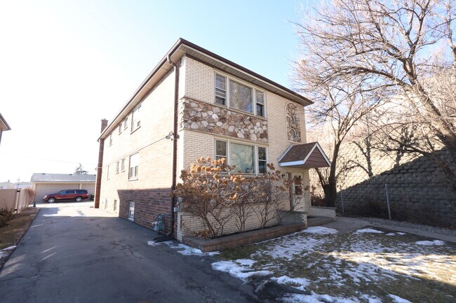 Building Photo - 9823 Linn Ave