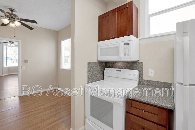Building Photo - 916 Marin St
