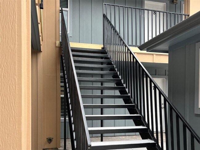 Building Photo - 22061 Russell Dr