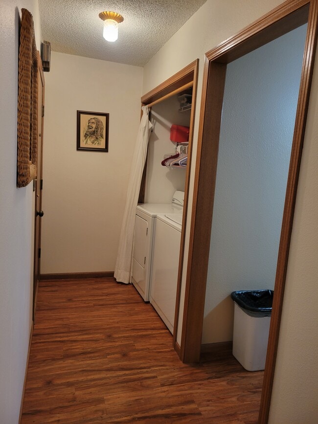 Building Photo - 2801 SW Prairie Rd