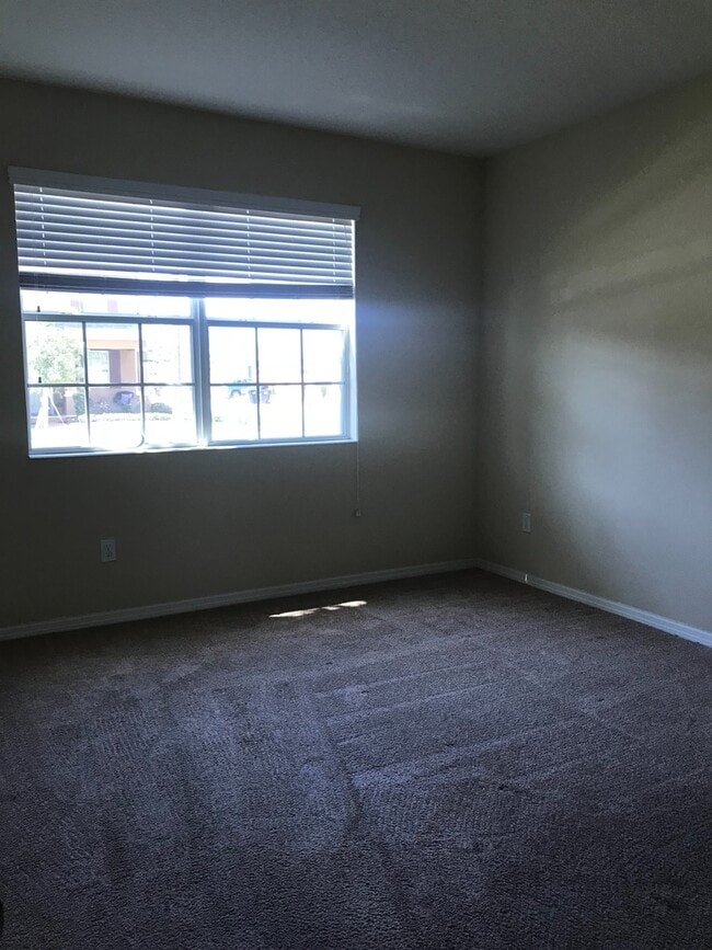 Building Photo - 4 bedroom independence Winter Garden townh...