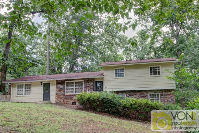 Building Photo - 648 Montclair Dr