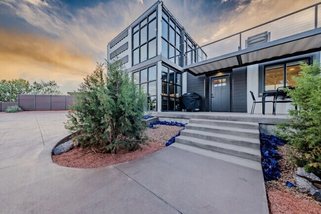 Building Photo - 736 W Rider Dr