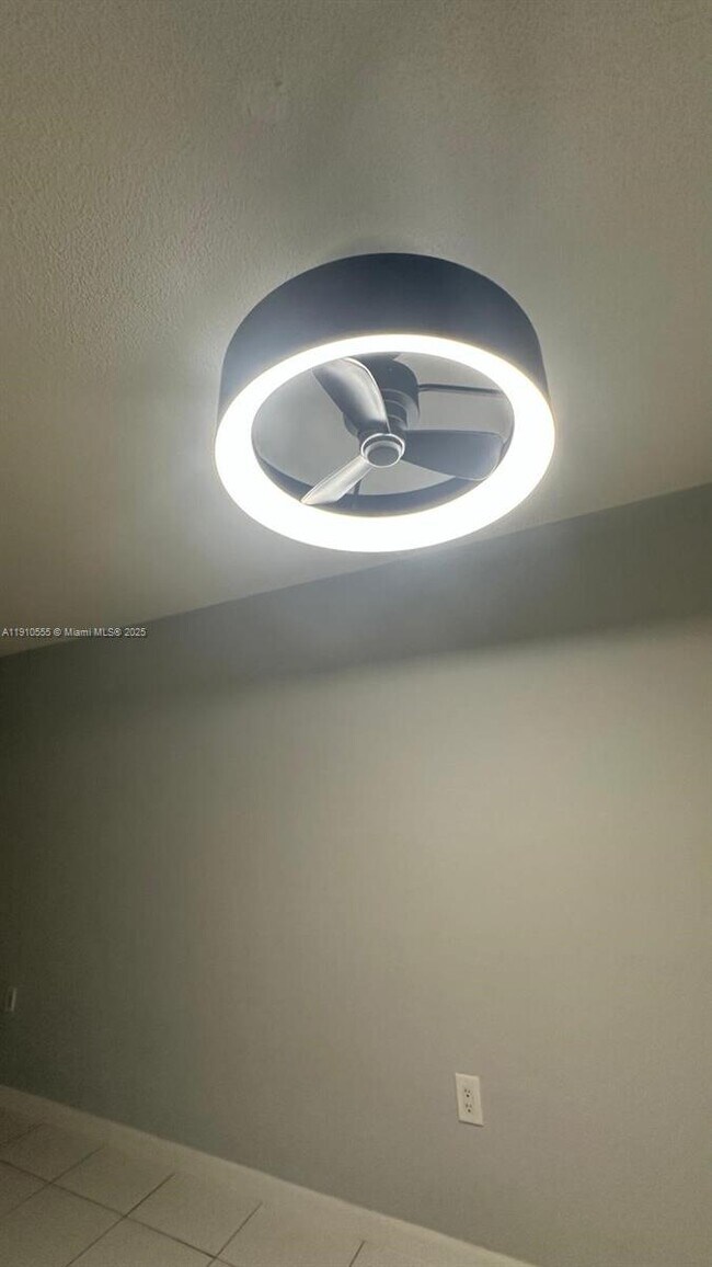 Building Photo - 1701 NE 191st St