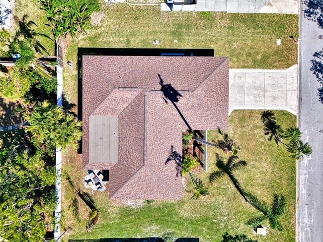 Building Photo - 2221 Pine View Cir