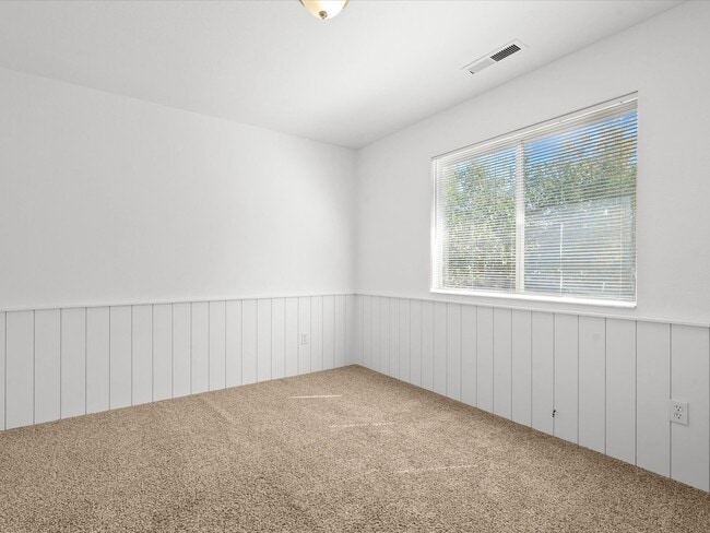 Building Photo - Newly Renovated 4 Bedroom Home with Gorgeo...