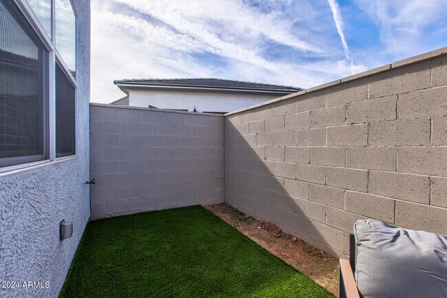 Building Photo - 35155 N Thompson Rd