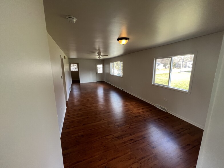 Living Room - 623 Vincent Rd