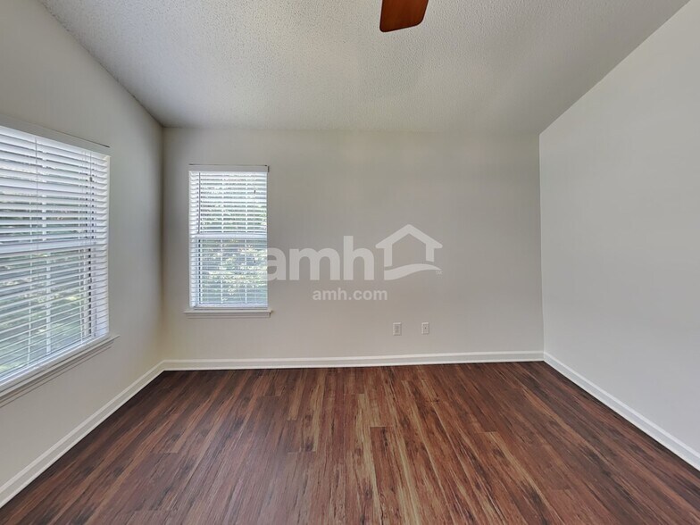 Building Photo - 13700 Kensal Green Dr