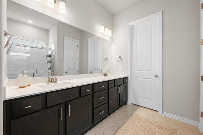 Building Photo - 11800 Seaside Wds Dr